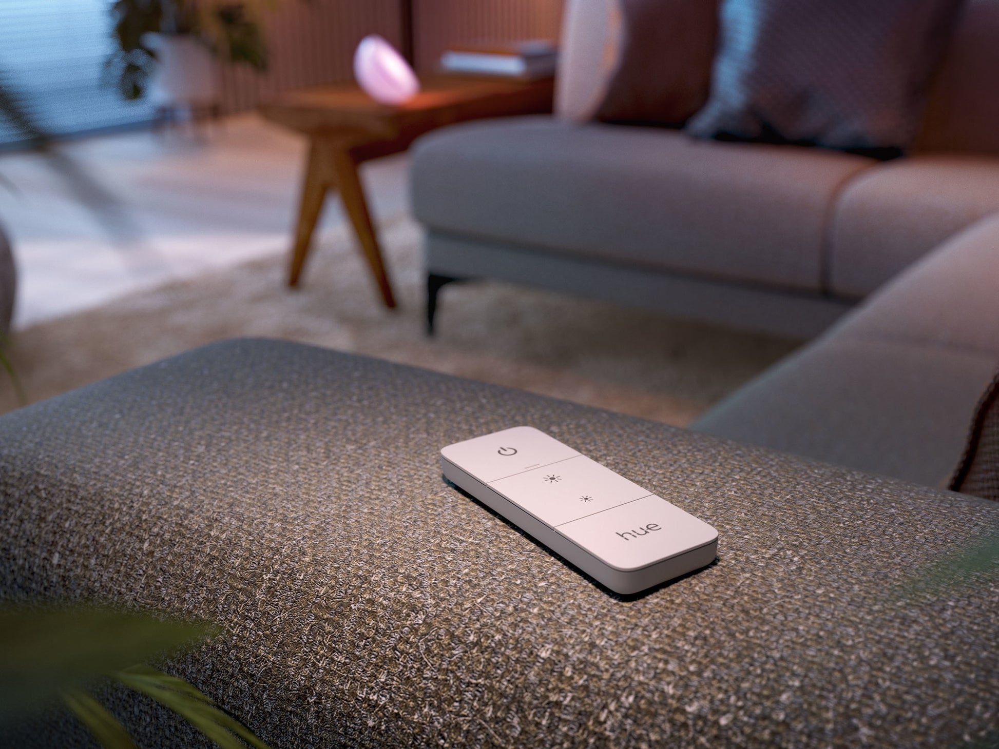 voorbeeld hue dimmmer switch als afstandsbediening op de bank