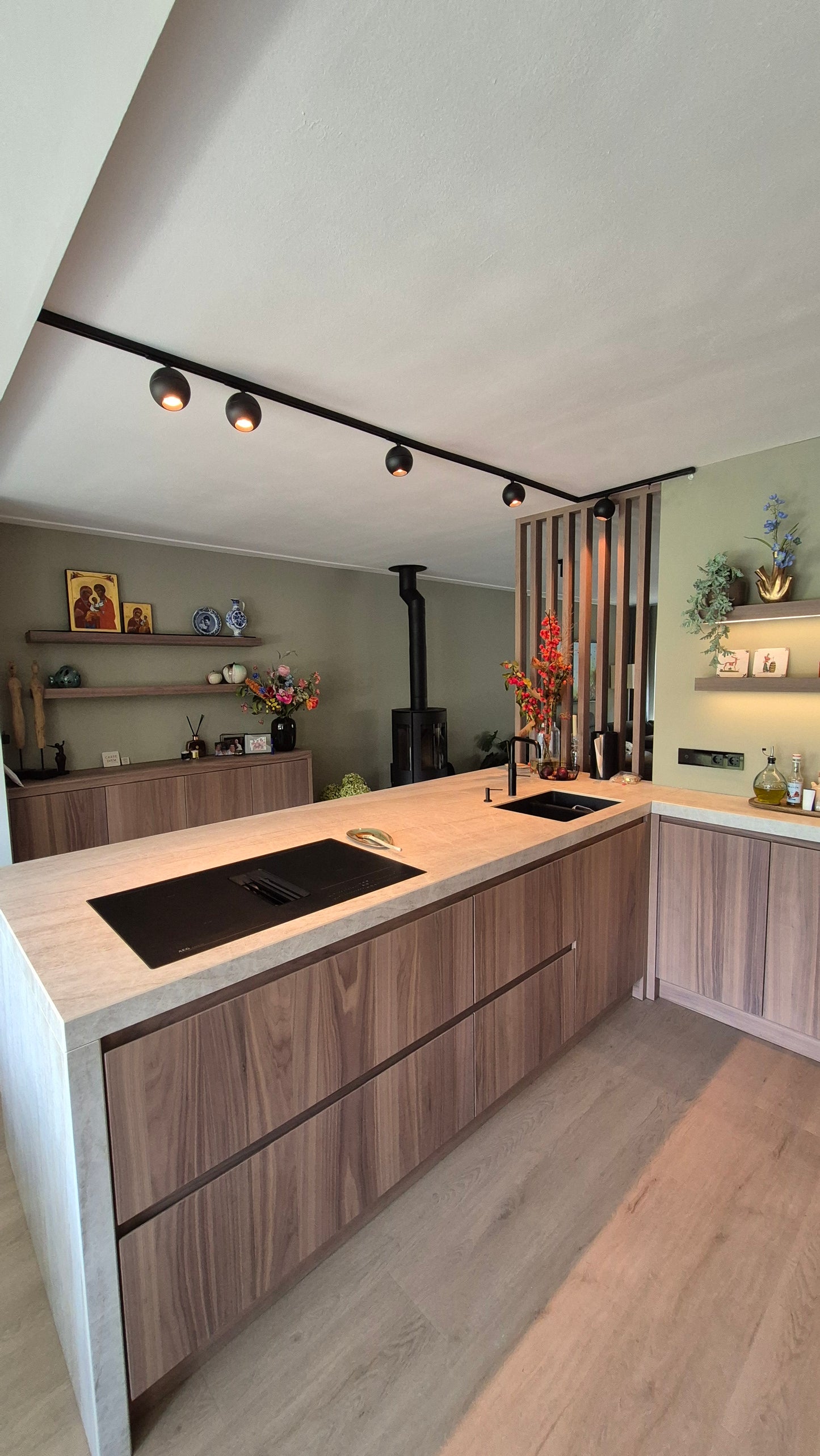 bolvormige railspot met gouden binnenrand voor railverlichting