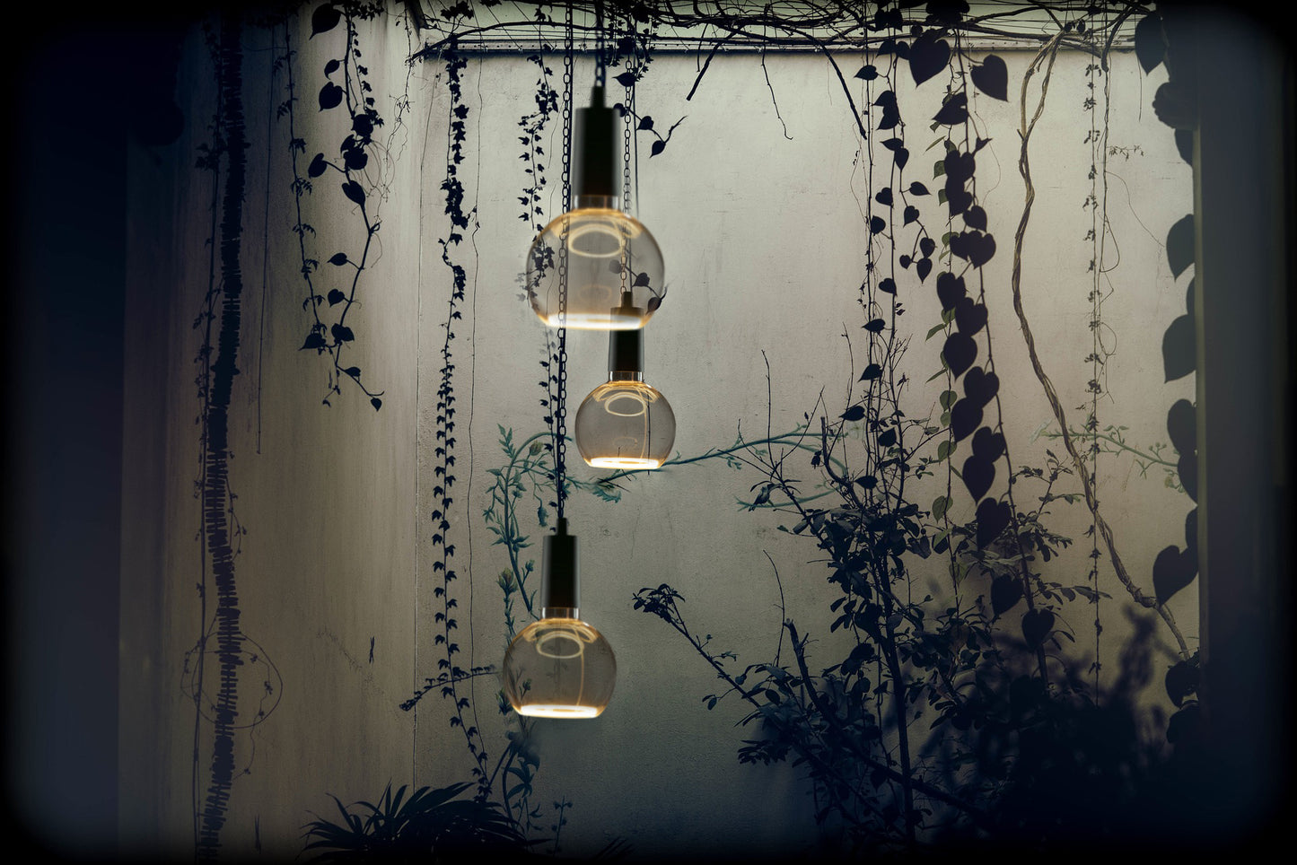 E27 Floating LED Globe G300 Gold