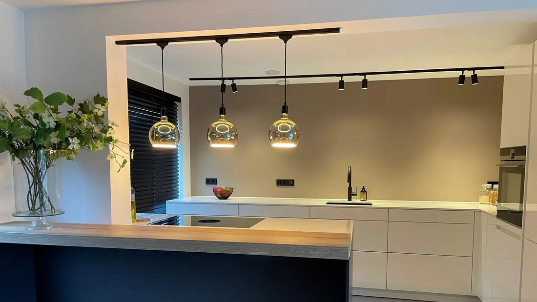 Keukenverlichting met rail: flexibel, sfeervol en praktisch