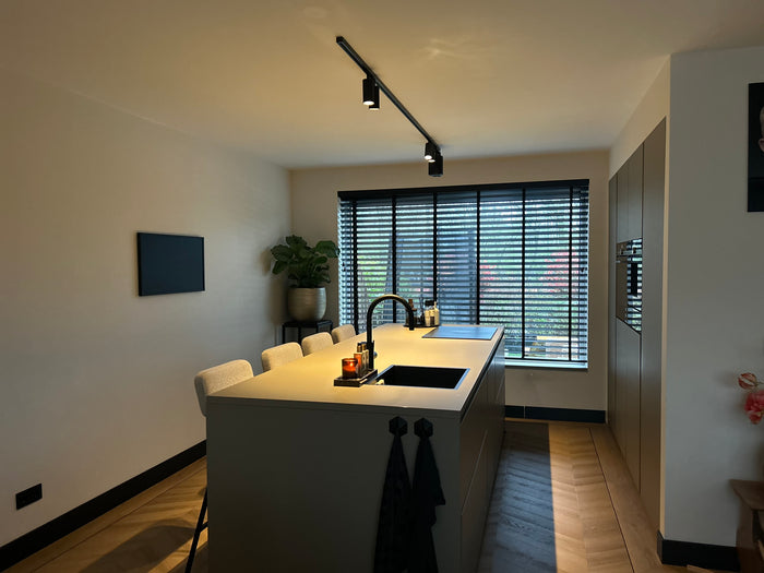 Zwart railverlichting Keuken Nordic Global 1F rail met LUXON GU10