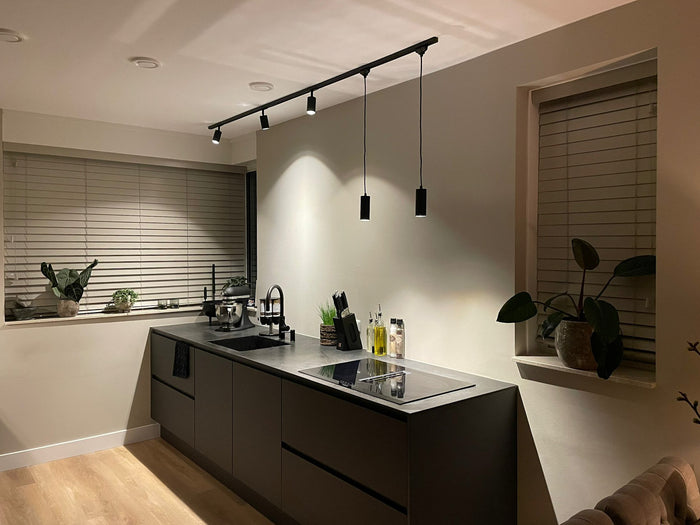 Zwart railverlichting Keuken Nordic Global 1F rail met MODERN GU10