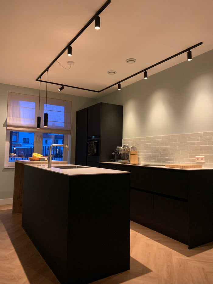 Zwart railverlichting Keuken Nordic Global 1F rail met MODERN GU10
