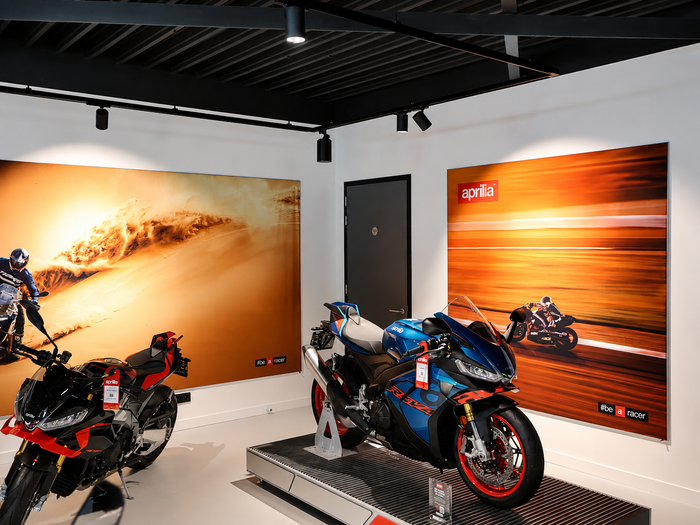 Zwart railverlichting Showroom Nordic Global 3F rail met POLARIS II