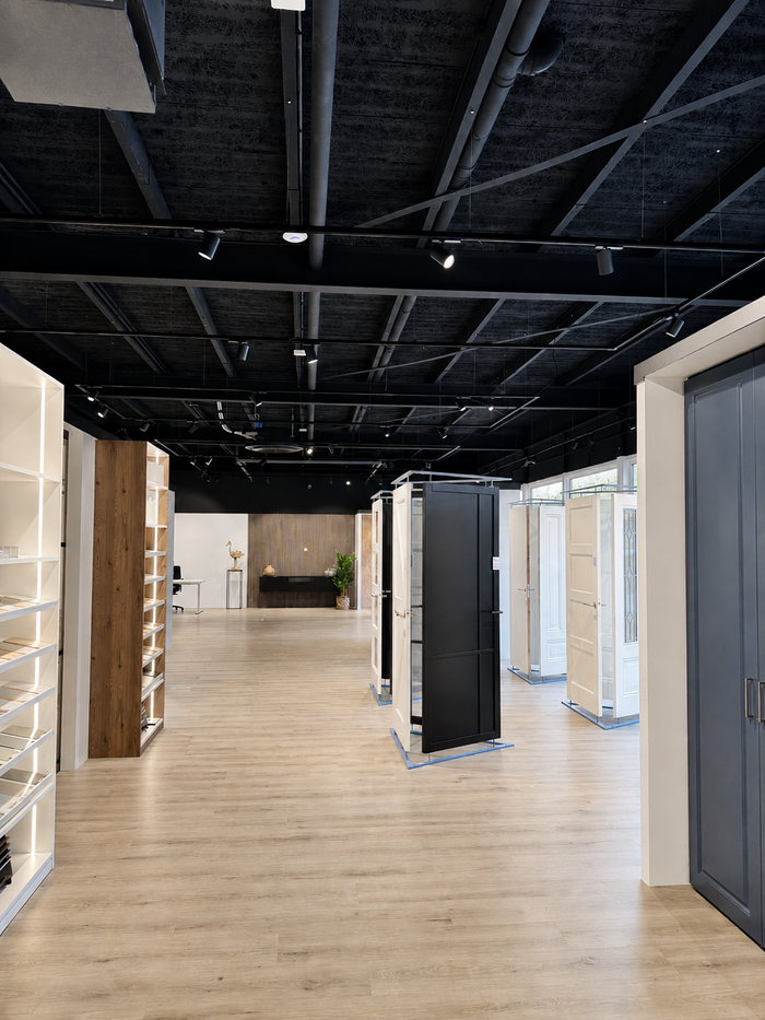 Zwart railverlichting Showroom Nordic Global 3F rail met POLARIS II
