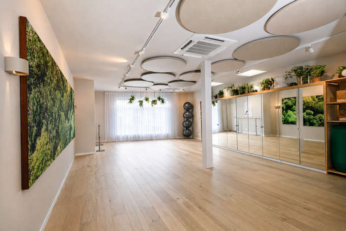Wit railverlichting Showroom Nordic Global 3F rail met HELIOS GU10