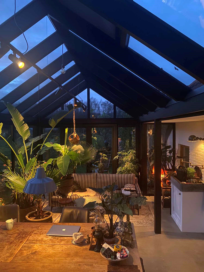 Zwart railverlichting Woonkamer, 
        
          
          Eettafel Nordic Global 1F rail met SLIMM-50