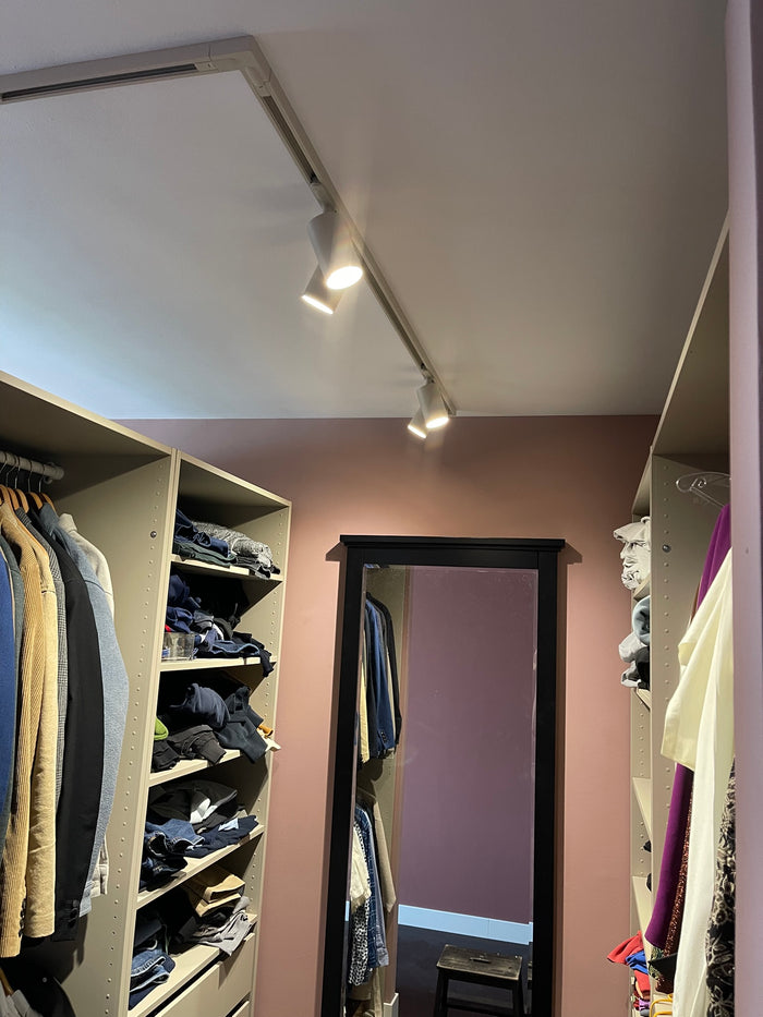 Beige railverlichting Inloopkast Nordic Global 1F rail met Helios GU10