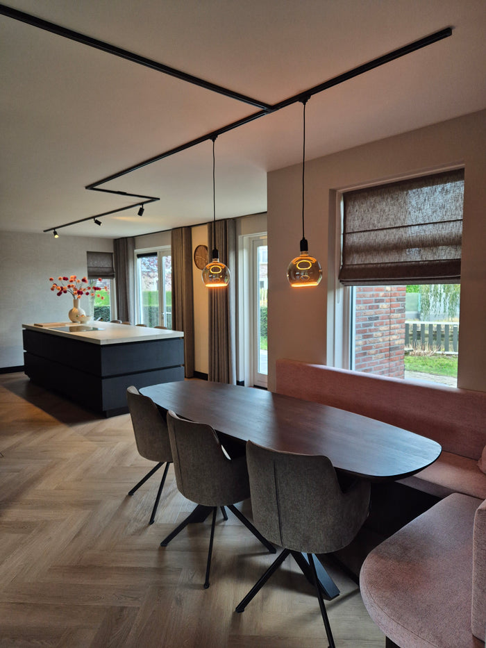 Zwart railverlichting Keuken, 
        
          
          Eettafel Nordic Global 1F rail met MODERN GU10