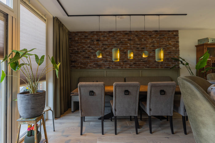 Zwart railverlichting Eettafel, 
        
          
          Keuken Nordic Global 1F rail met TJALLE & JASPER