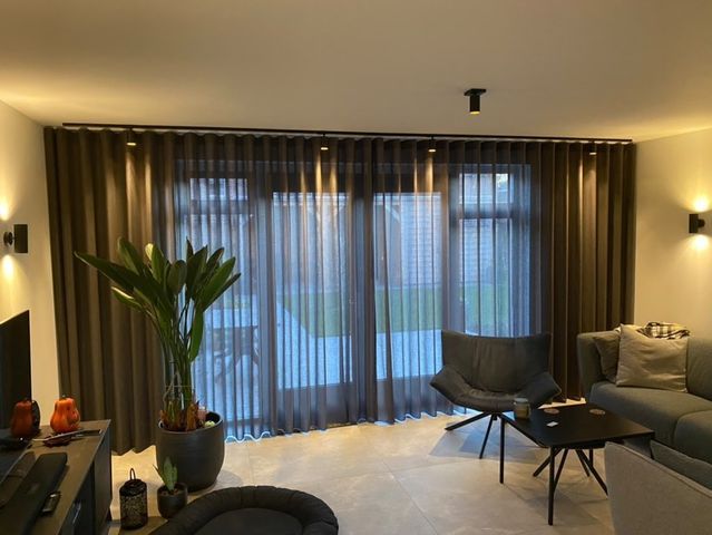 Zwart railverlichting Woonkamer Nordic Global 1F rail met HELIOS GU10