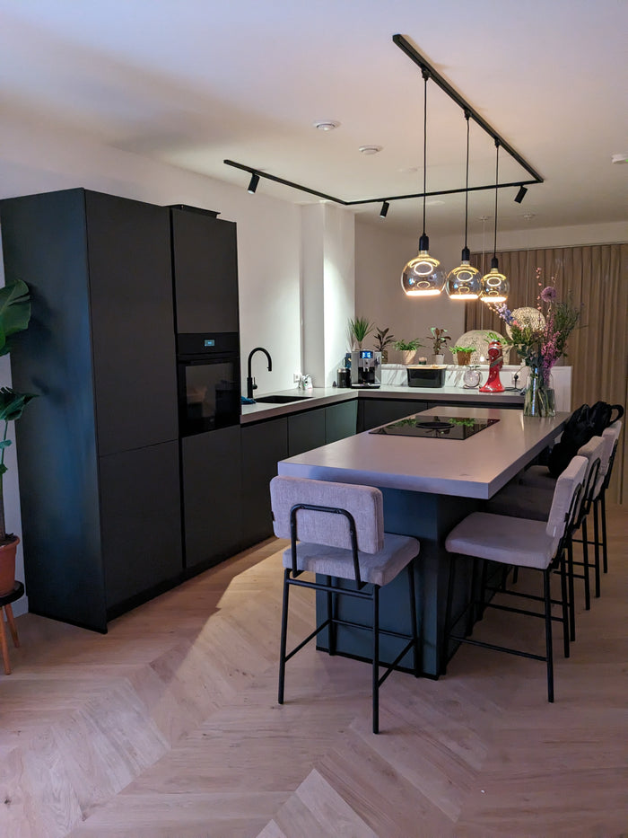 Zwart railverlichting Keuken Nordic Global 1F rail met NOIR GU10