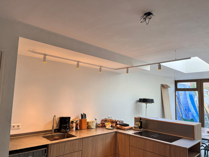 Wit railverlichting Keuken Nordic Global 1F rail met HELIOS GU10