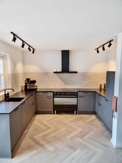 zwarte railspot verlichting met GU10 fitting voor keukenverlichting