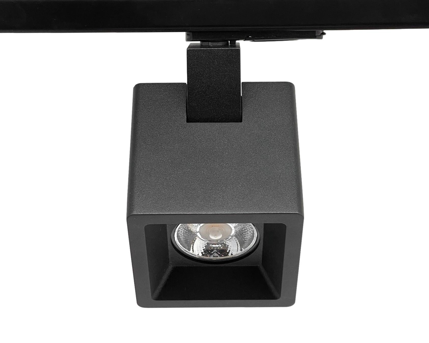 Vierkante spot in de rail met GU10 lichtbron die mooi aansluit