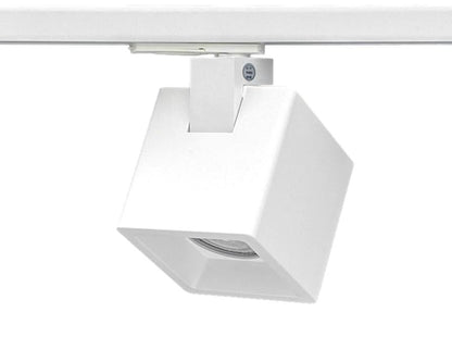 Detailaanzicht van de kubusvormige KUBY GU10 railspot in wit op 1-fase rail.
