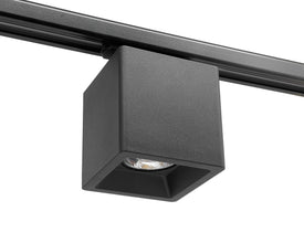 Vierkante railspot op zwart rail