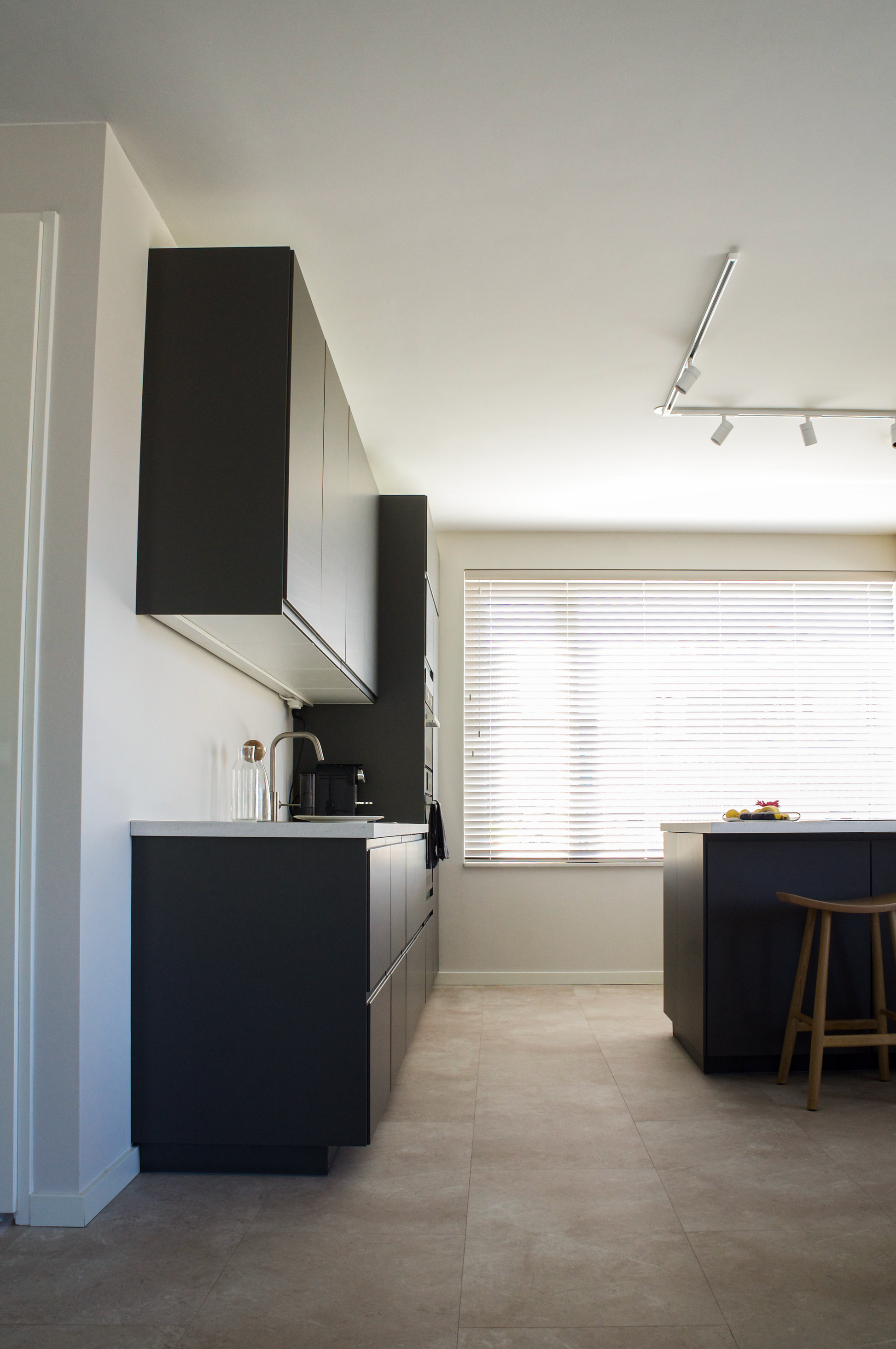 witte railsysteem verlichting kookeiland