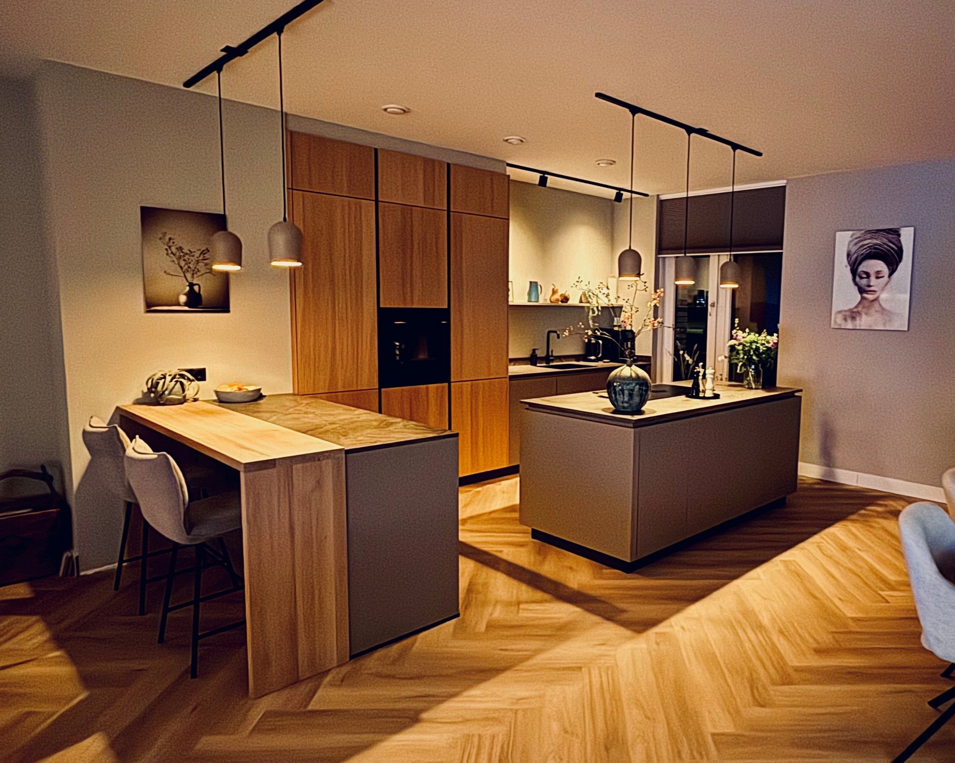 keuken met rail en hanglampen sfeervol