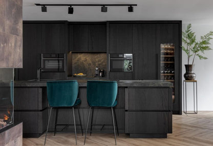 railverlichting zwart in keuken met vierkante spotjes